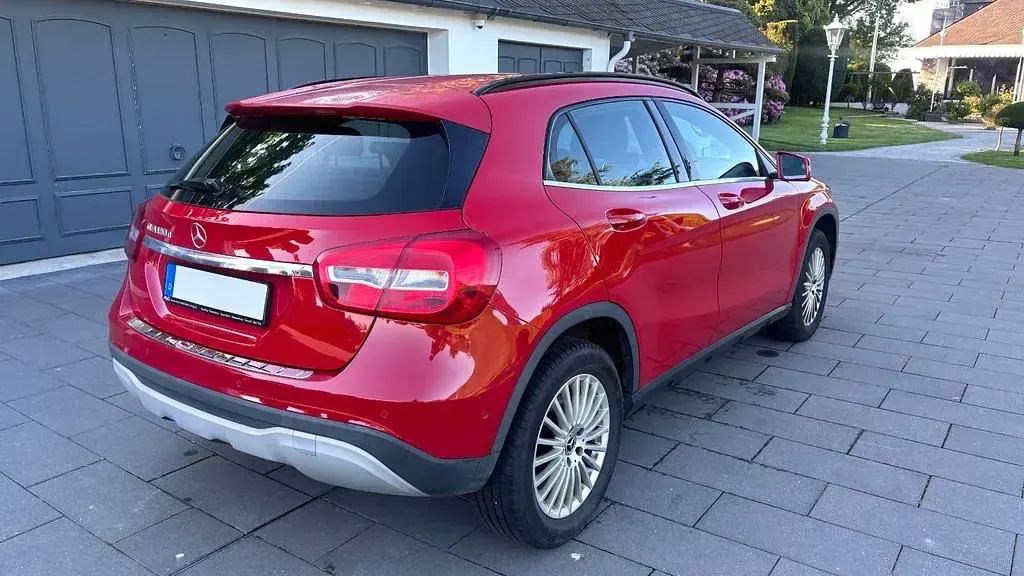 Gebraucht Mercedes GLA180 Style 109 PS (80 kW) 2018 Rot SUV