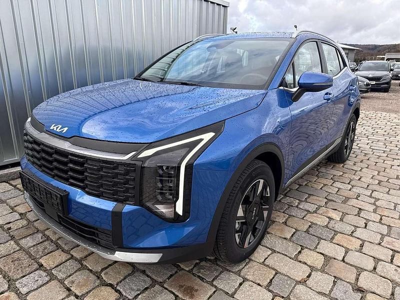 Pacificblau metallic Neu 2025 Kia Sportage Urban SUV | 29.990 € (Superpreis) - Bild 1/4