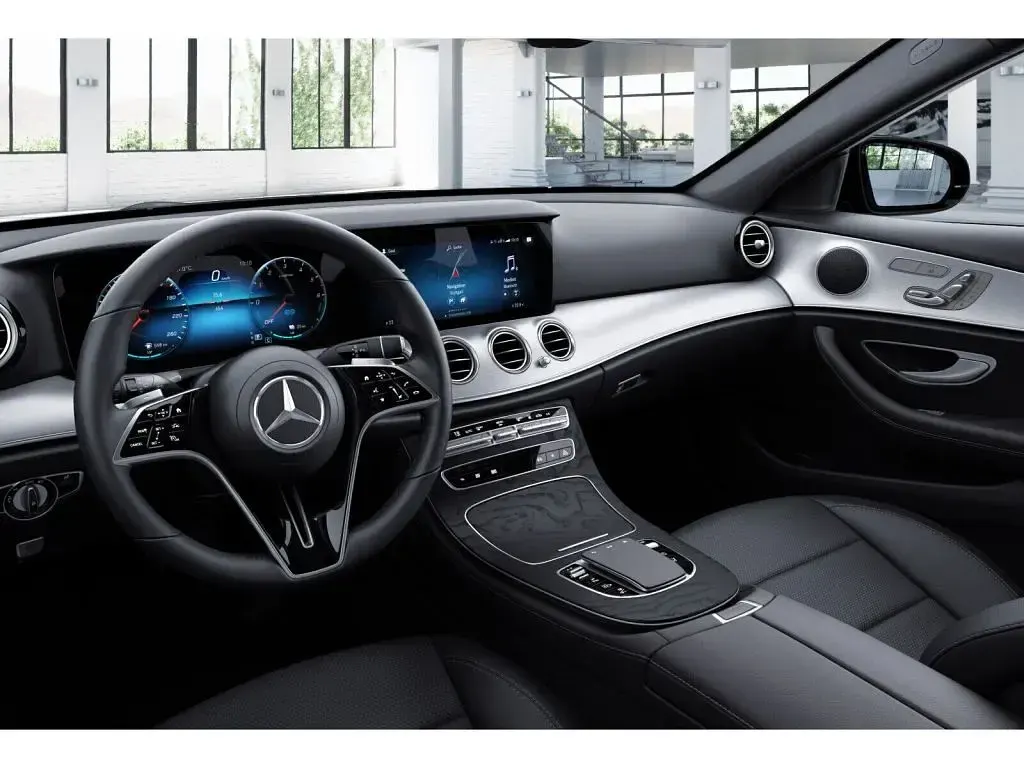 Gebraucht Mercedes E300 Avantgarde 194 PS (142 kW) 2022 Metalliclack selenitgrau (metallic) Kombi