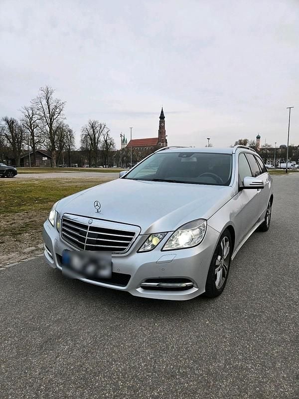 Gebraucht Mercedes E250 204 PS (150 kW) 2011 Grau Kombi