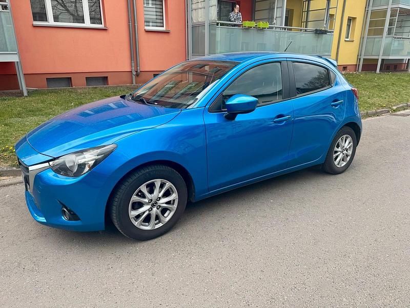 Usado Mazda 2 75 HP (55 kW) 2016 Azul Citadino