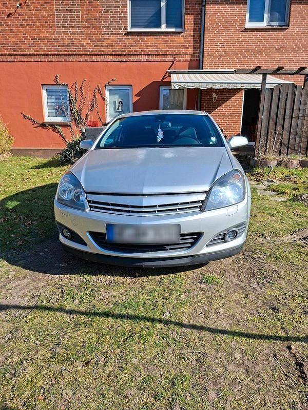 Gebraucht Opel Astra 105 PS (77 kW) 2006 Silber Coupé