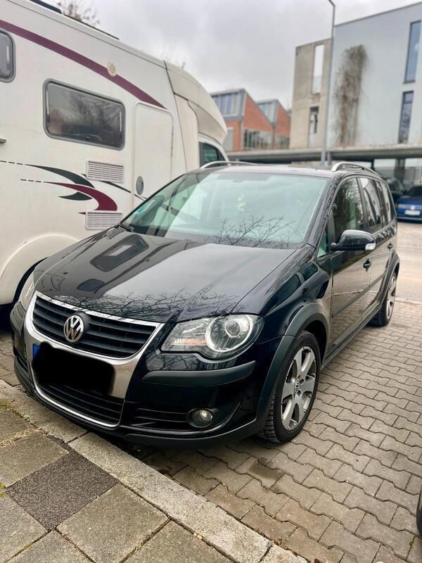 Schwarz Gebraucht 2008 VW Touran Cross Van / Kleinbus | 4.500 € (Fairer Preis) - Bild 1/4