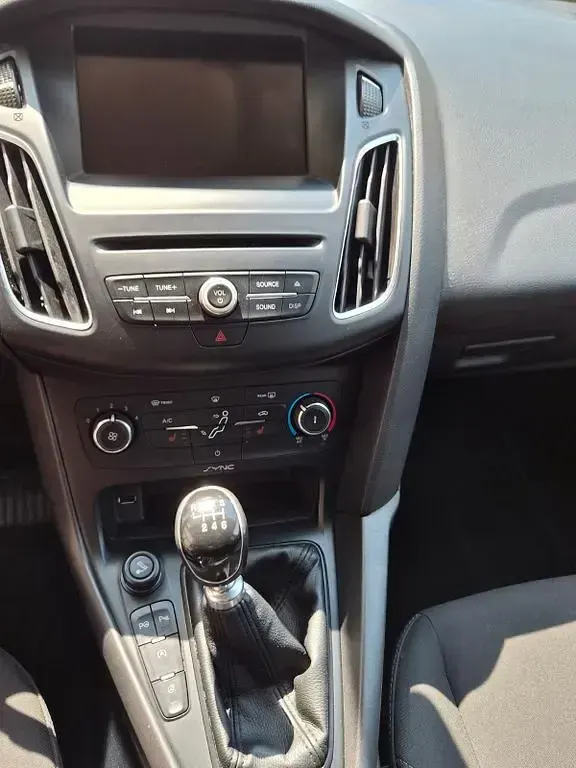 Gebraucht Ford Focus Titanium 125 PS (91 kW) 2015 Schwarz Kleinwagen