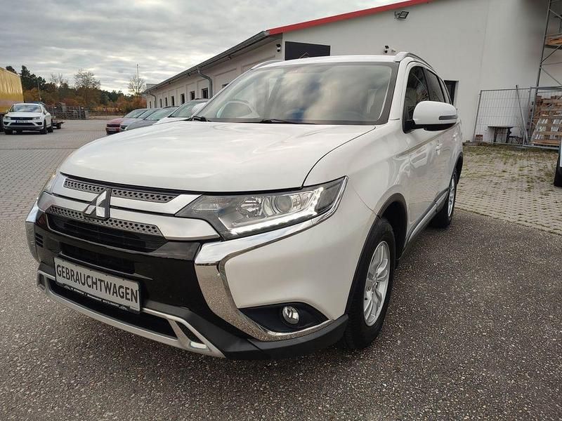 Weiß Gebraucht 2019 Mitsubishi Outlander Diamant Edition SUV | 15.990 € (Guter Preis) - Bild 1/4