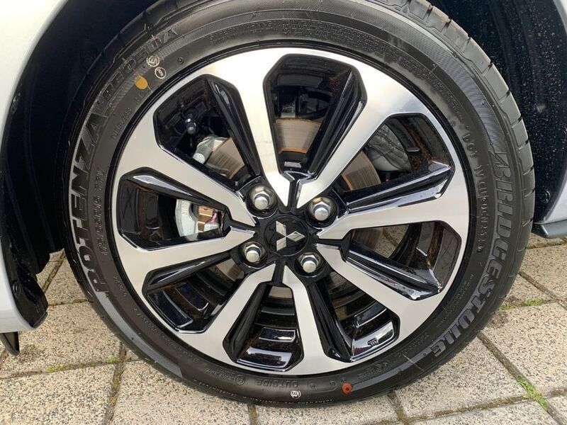 Gebraucht Mitsubishi Space Star Select+ 71 PS (52 kW) 2024 Silber Limousine