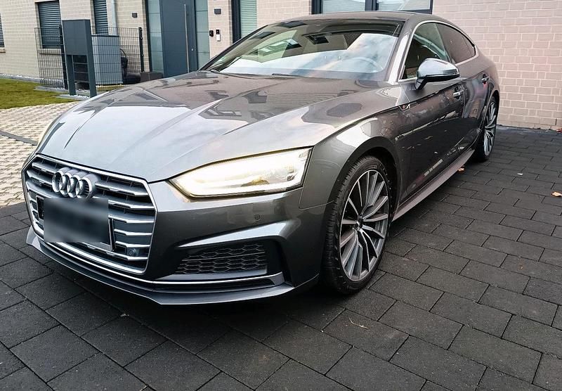 Grau Gebraucht 2017 Audi A5 S-Line Limousine | 17.700 € (Superpreis) - Bild 1/4