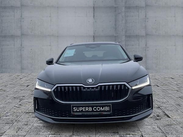 Neu Skoda Superb LAURIN & KLEMENT 150 PS (110 kW) 2026 Grau (graphitegrau metallic) Kombi