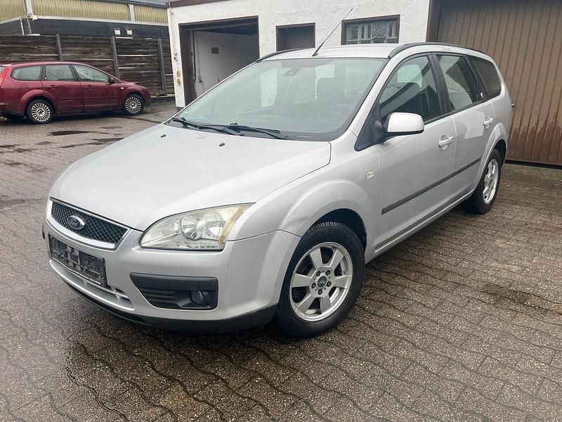 Gebraucht Ford Focus Ghia 101 PS (74 kW) 2005 Silber Kombi