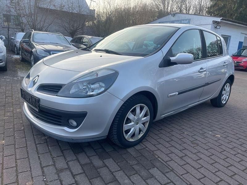 Weiß Gebraucht 2008 Renault Clio III Rip Curl Limousine | 1.490 € (Guter Preis) - Bild 1/4
