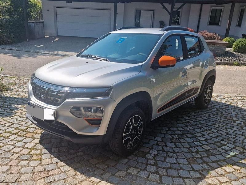 Silber Gebraucht 2022 Dacia Spring Comfort Plus Kleinwagen | 9.599 € (Guter Preis) - Bild 1/4