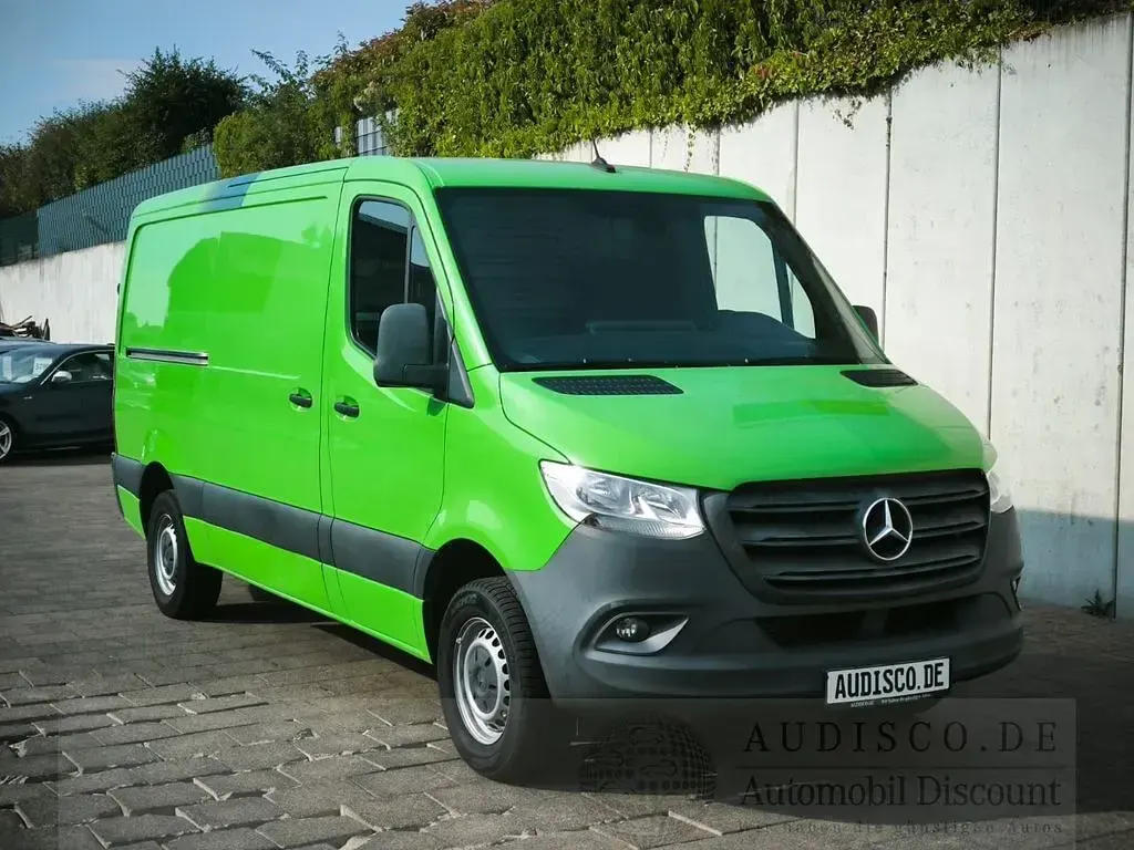 Gebraucht Mercedes Sprinter 163 PS (119 kW) 2019 6418 gelbgrün Van