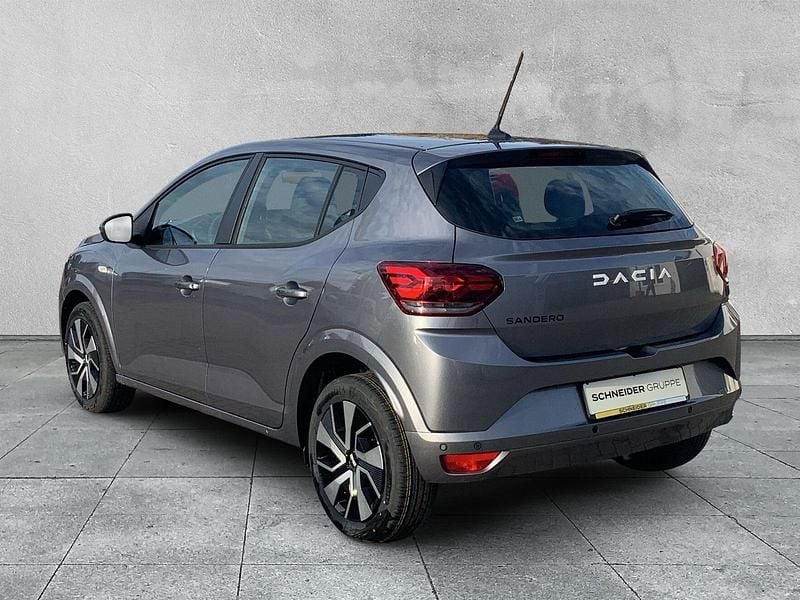 Neu Dacia Sandero Expression 101 PS (74 kW) 2025 Grau Limousine
