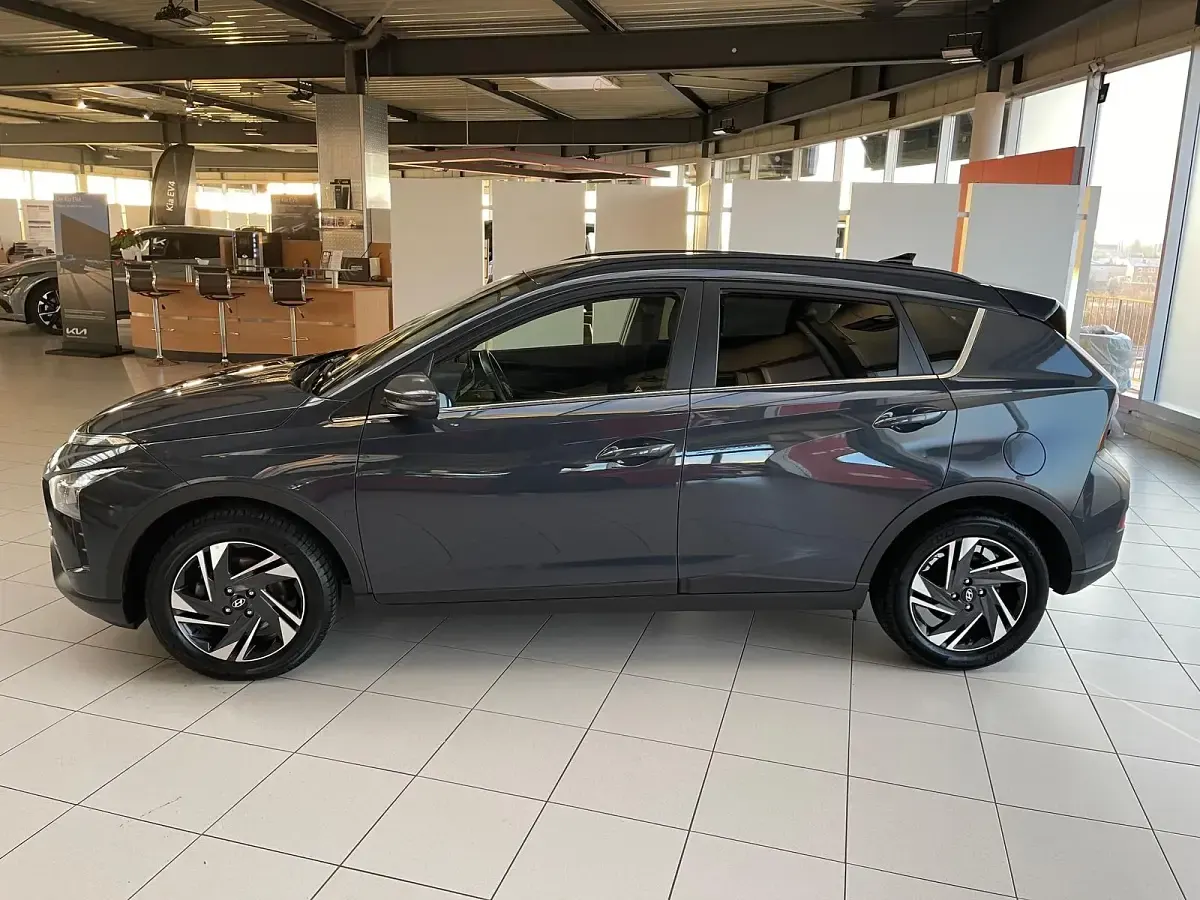 Gebraucht Hyundai Bayon Trend 101 PS (74 kW) 2023 Grau SUV