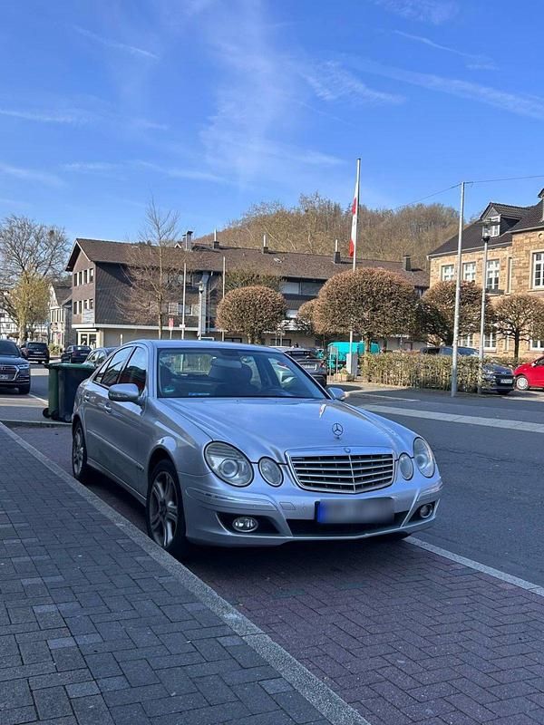 Gebraucht Mercedes E280 190 PS (139 kW) 2007 Silber Limousine