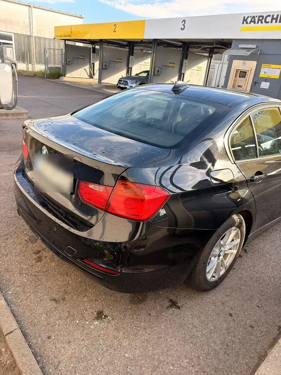 Gebraucht BMW 318 143 PS (105 kW) 2013 Schwarz Limousine
