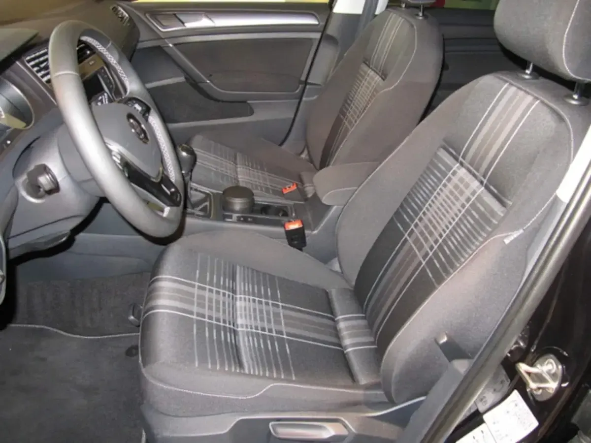 Gebraucht VW Golf VII LOUNGE 110 PS (80 kW) 2015 Schwarz Kombi