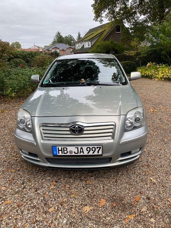 Silber Gebraucht 2002 Toyota Avensis Sol Limousine | 2.090 € (Guter Preis) - Bild 1/4