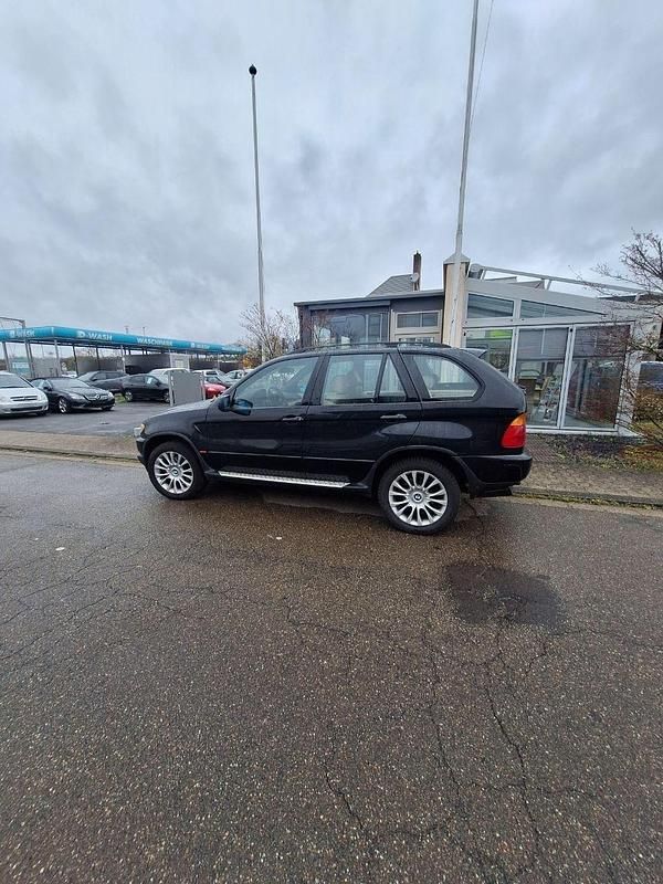 Second-hand BMW X5 180 CP (132 kW) 2002 Negru SUV
