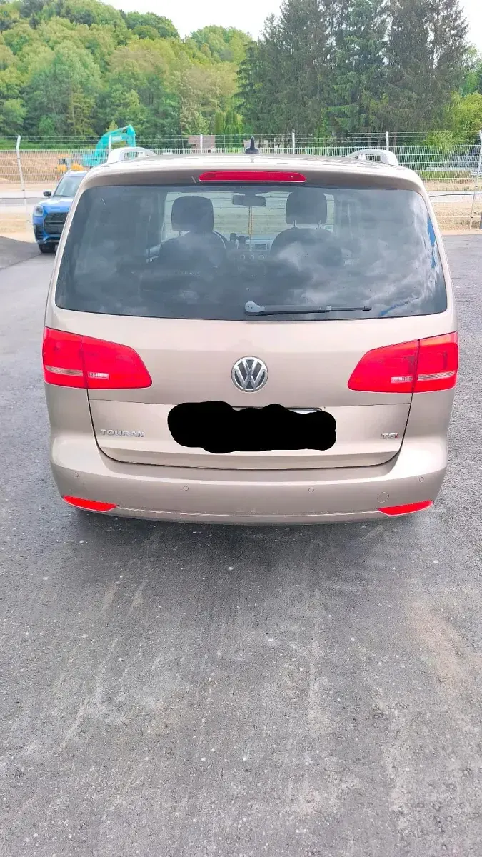 Gebraucht VW Touran 140 PS (102 kW) 2015 Gold Van / Kleinbus