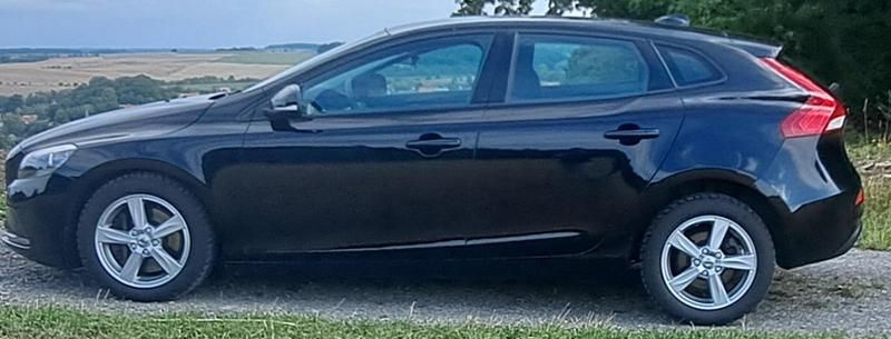 Gebraucht Volvo V40 122 PS (89 kW) 2018 Schwarz Limousine