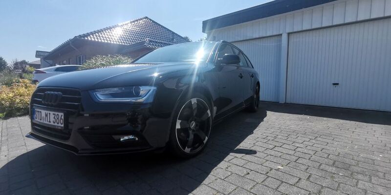 Schwarz Gebraucht 2012 Audi A4 Limousine | 8.500 € (Fairer Preis) - Bild 1/4