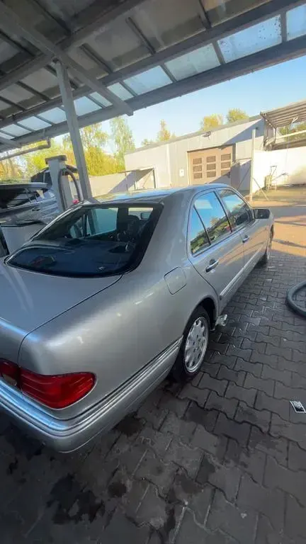 Gebraucht Mercedes E200 Avantgarde 136 PS (100 kW) 1998 Silber Limousine
