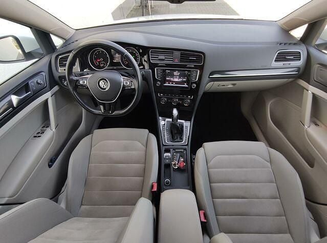 Gebraucht VW Golf VII Highline 122 PS (89 kW) 2013 Oryxweiß perlmutteffekt Limousine