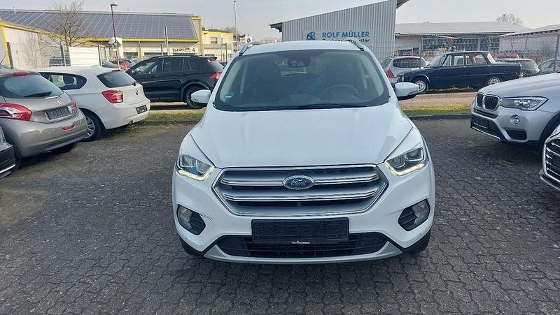 Gebraucht Ford Kuga Titanium 150 PS (110 kW) 2019 Weiß SUV