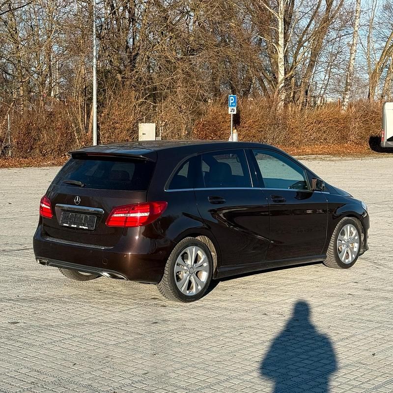 Gebraucht Mercedes B250 211 PS (155 kW) 2015 Braun Van / Kleinbus