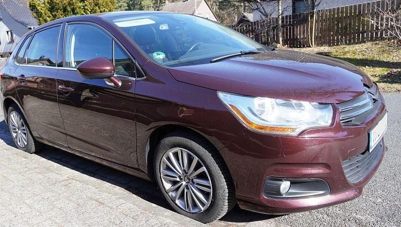 Gebraucht Citroën C4 Tendance 120 PS (88 kW) 2010 Rot Limousine