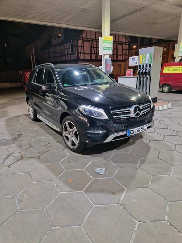 Schwarz Gebraucht 2015 Mercedes GLE250 SUV | 27.000 € (Fairer Preis) - Bild 1/4