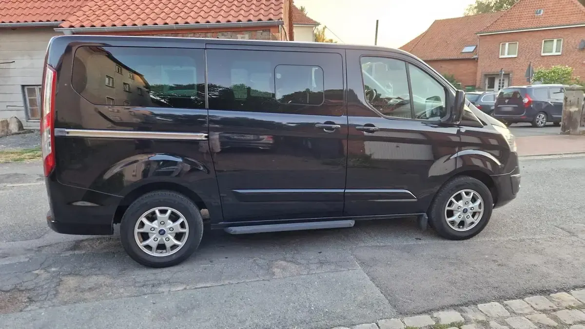 Gebraucht Ford Tourneo 125 PS (91 kW) 2014 Schwarz Van / Kleinbus