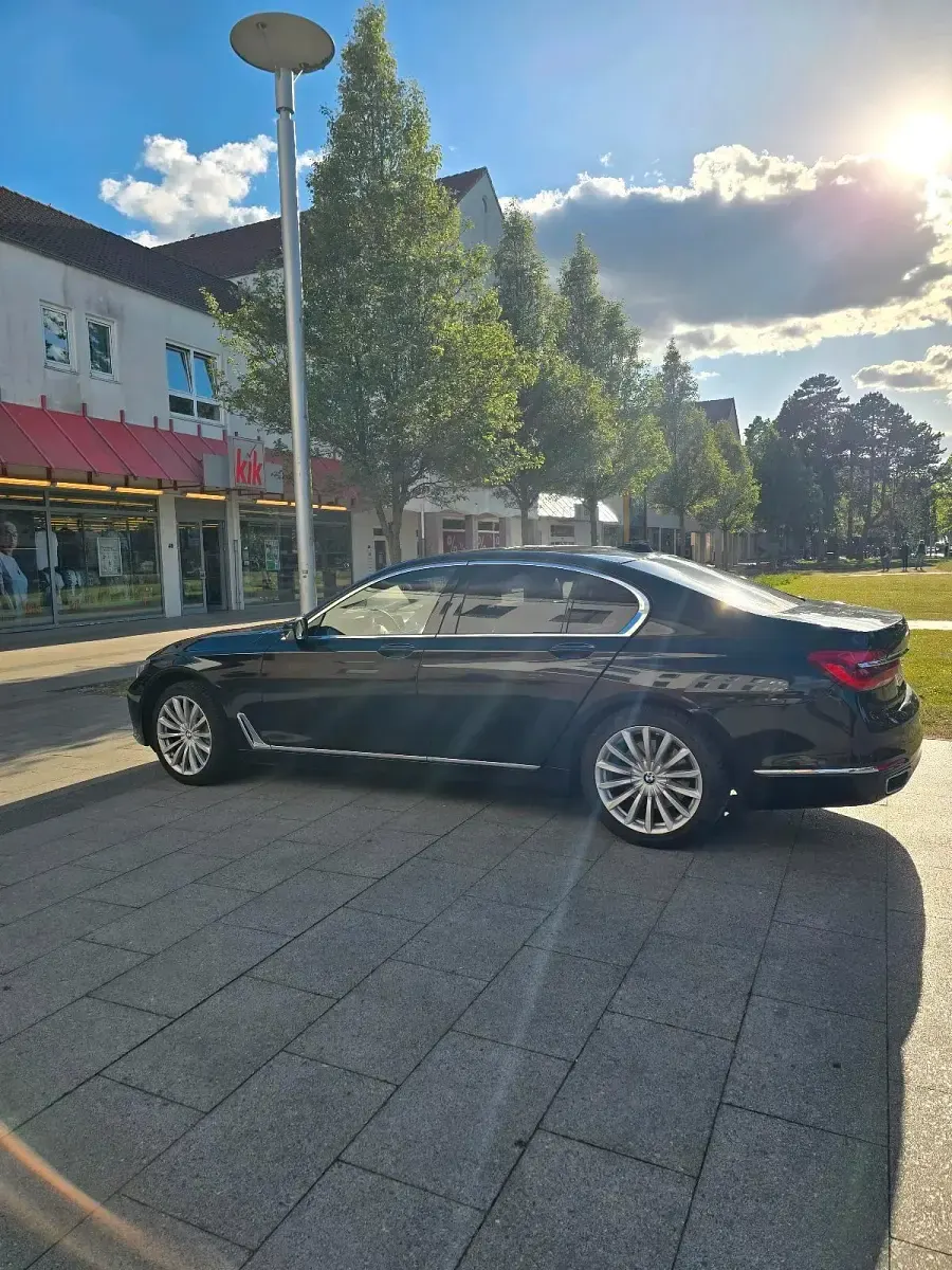 Gebraucht BMW 750 400 PS (294 kW) 2016 Schwarz Limousine