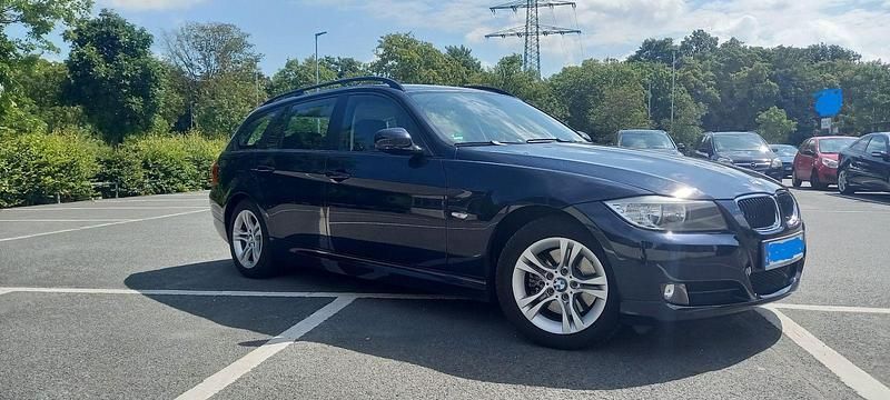 Gebraucht BMW 320 170 PS (125 kW) 2009 Blau Kombi