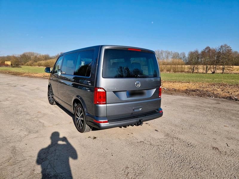 Gebraucht VW Multivan Comfortline 150 PS (110 kW) 2018 Grau Van