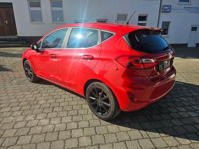 Gebraucht Ford Fiesta Titanium 86 PS (63 kW) 2019 Race red Kleinwagen