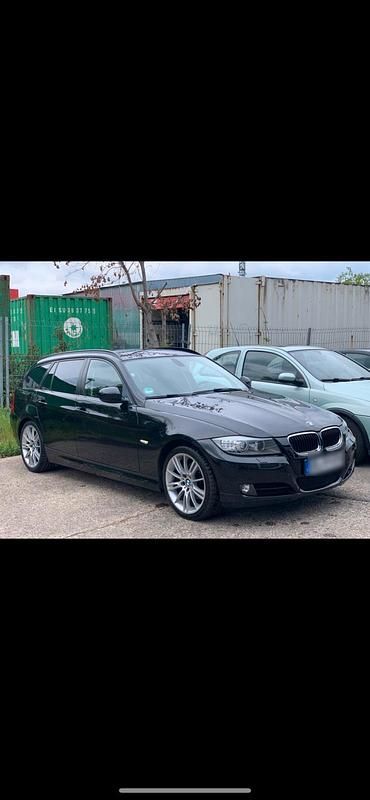 Gebraucht BMW 320 184 PS (135 kW) 2010 Schwarz Kombi
