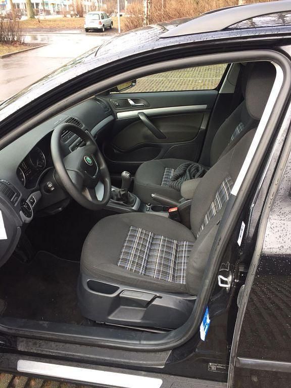 Gebraucht Skoda Octavia 105 PS (77 kW) 2013 Schwarz Kombi