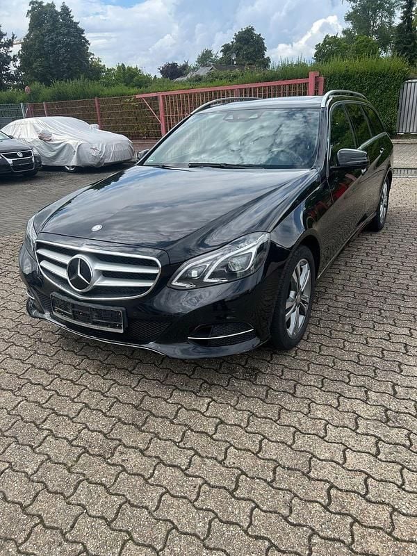Gebraucht Mercedes E250 204 PS (150 kW) 2014 Schwarz Kombi