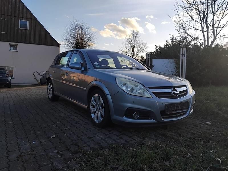Gebraucht Opel Signum Edition 150 PS (110 kW) 2008 Silber Kleinwagen