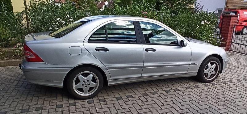 Silber Gebraucht 2004 Mercedes C180 Limousine | 1.800 € (Superpreis) - Bild 1/4