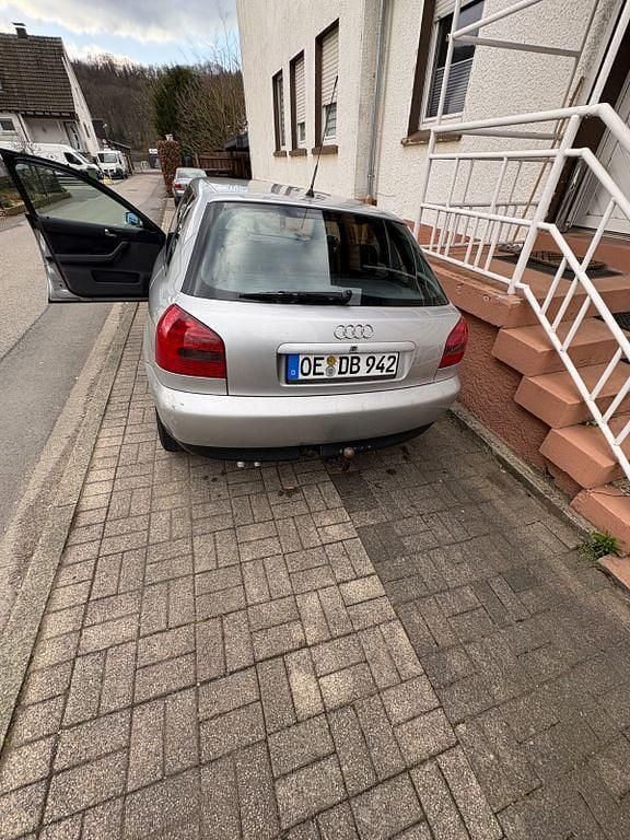 Second-hand Audi A3 Ambiente 125 CP (91 kW) 2000 Negru Hatchback