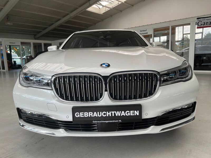 Second-hand BMW 750 400 CP (294 kW) 2017 Alb Berlinǎ