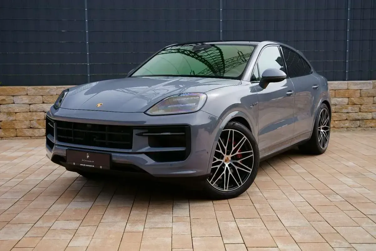 Gebraucht Porsche Cayenne 519 PS (381 kW) 2024 Grau SUV