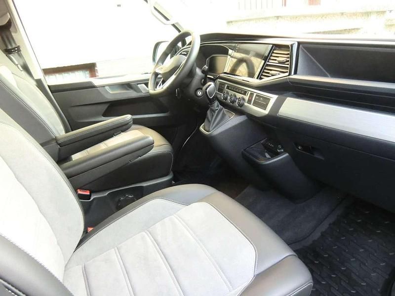 Second-hand VW Multivan 204 CP (150 kW) 2021 Albastru Monovolum