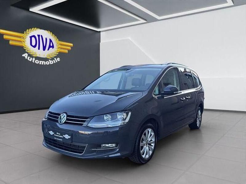 Grau Gebraucht 2019 VW Sharan Highline Van / Kleinbus | 28.850 € (Etwas zu teuer) - Bild 1/4