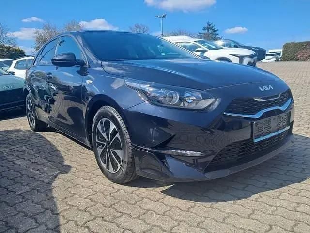 Używany Kia Ceed 140 KM (102 kW) 2025 Czarny Hatchback