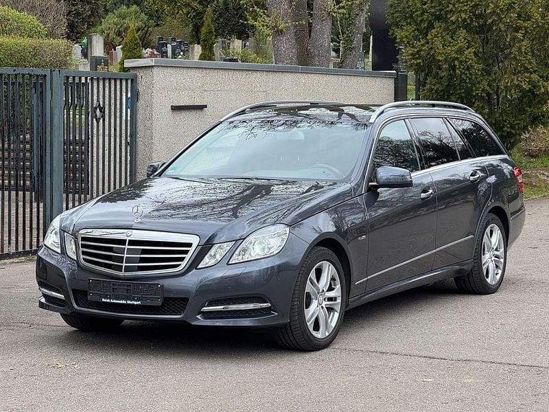 Gebraucht Mercedes E250 204 PS (150 kW) 2010 Grau Kombi