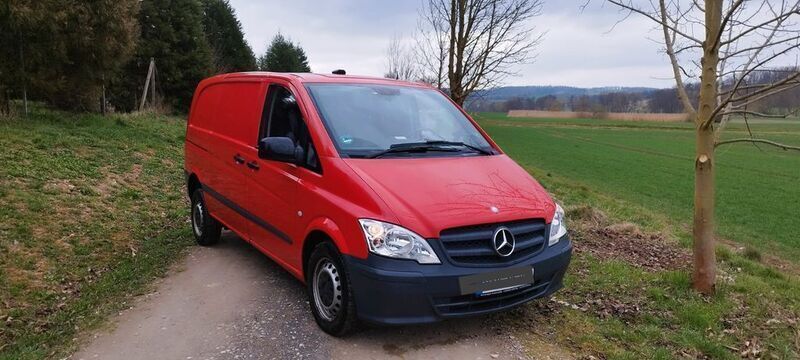 Rot Gebraucht 2014 Mercedes Vito Van / Kleinbus | 7.299 € (Superpreis) - Bild 1/4